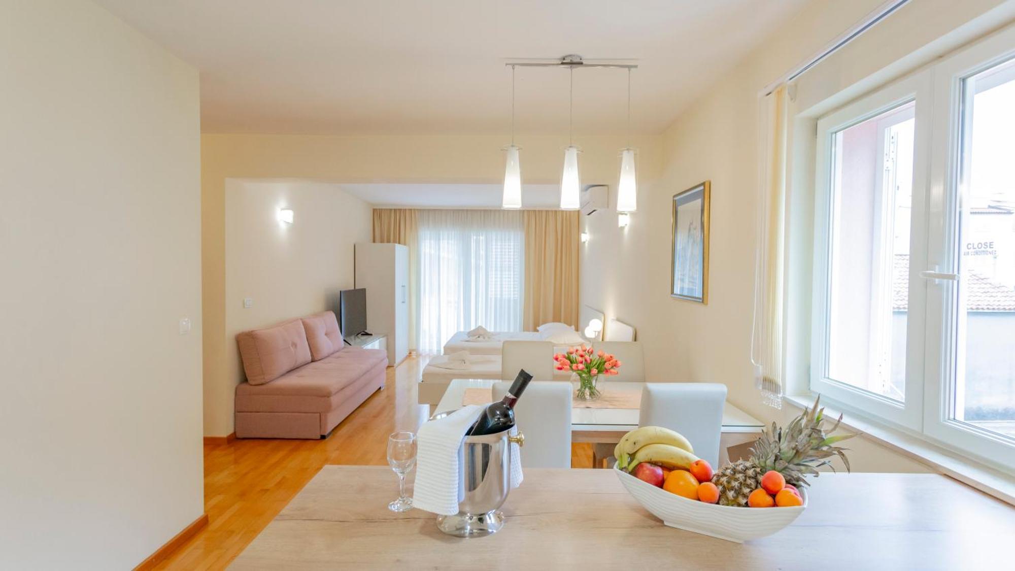 Baska Voda Apartments - Steps From The Beach, Free Parking, Central Location 외부 사진