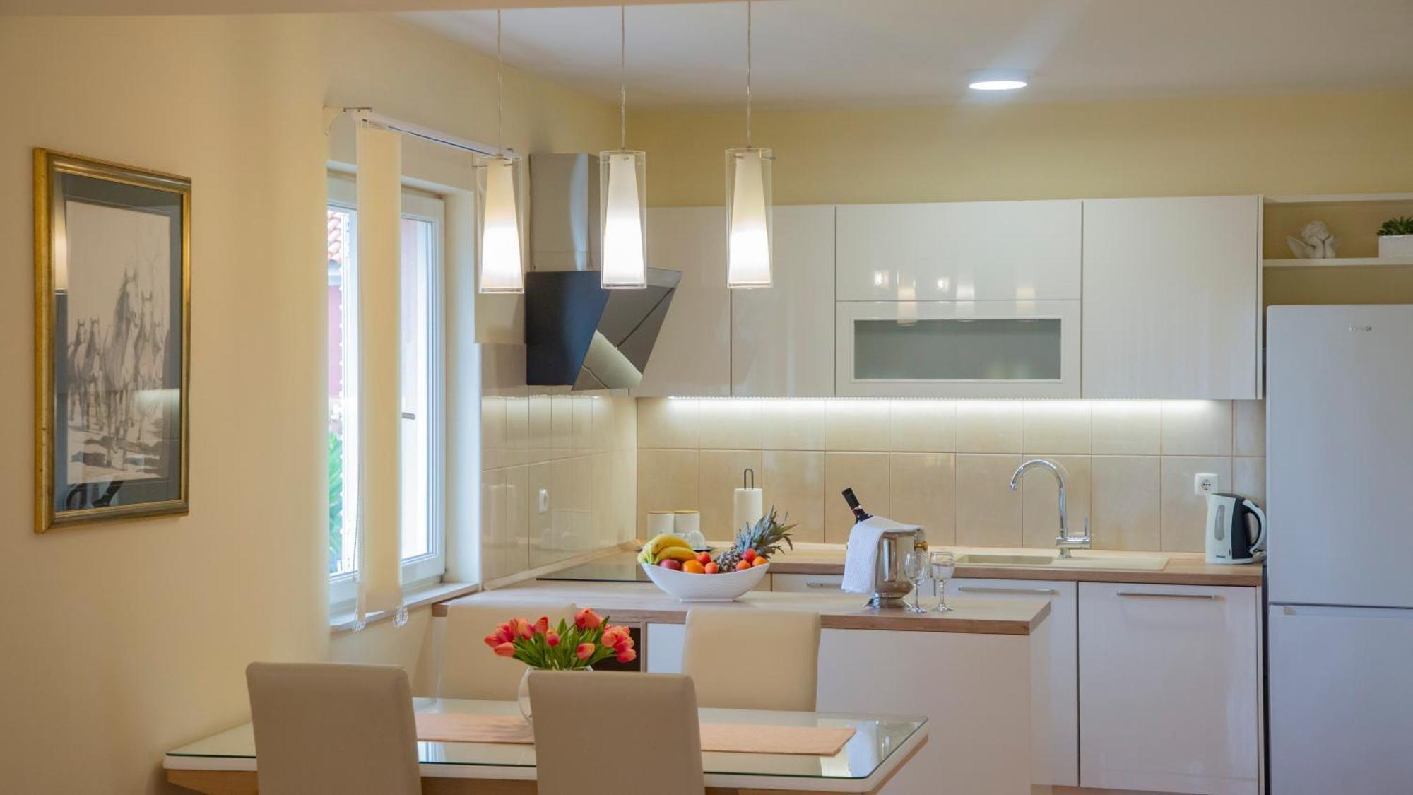 Baska Voda Apartments - Steps From The Beach, Free Parking, Central Location 외부 사진