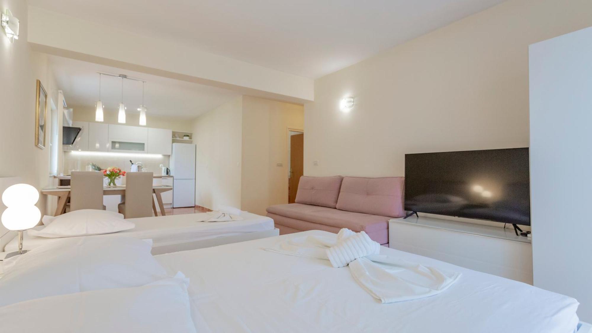 Baska Voda Apartments - Steps From The Beach, Free Parking, Central Location 외부 사진