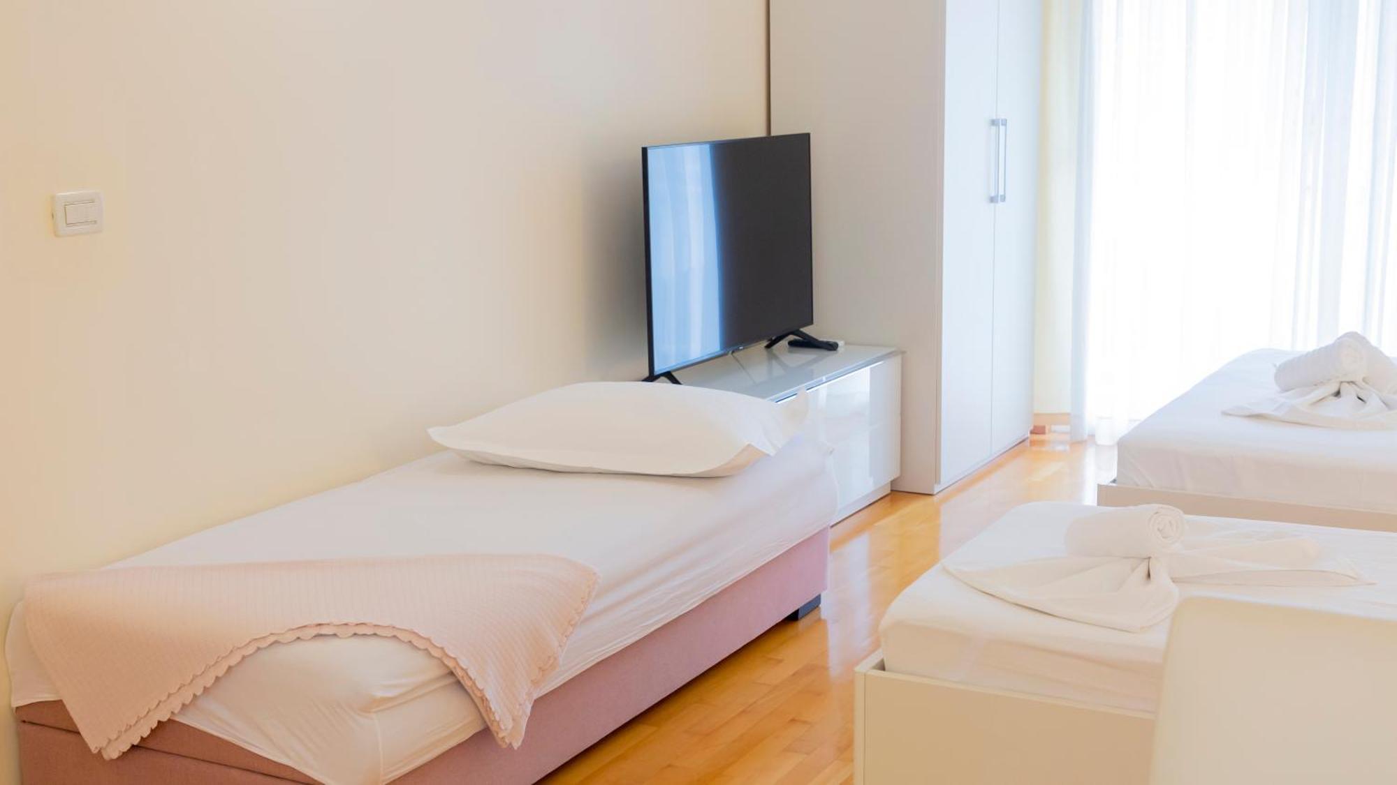 Baska Voda Apartments - Steps From The Beach, Free Parking, Central Location 외부 사진