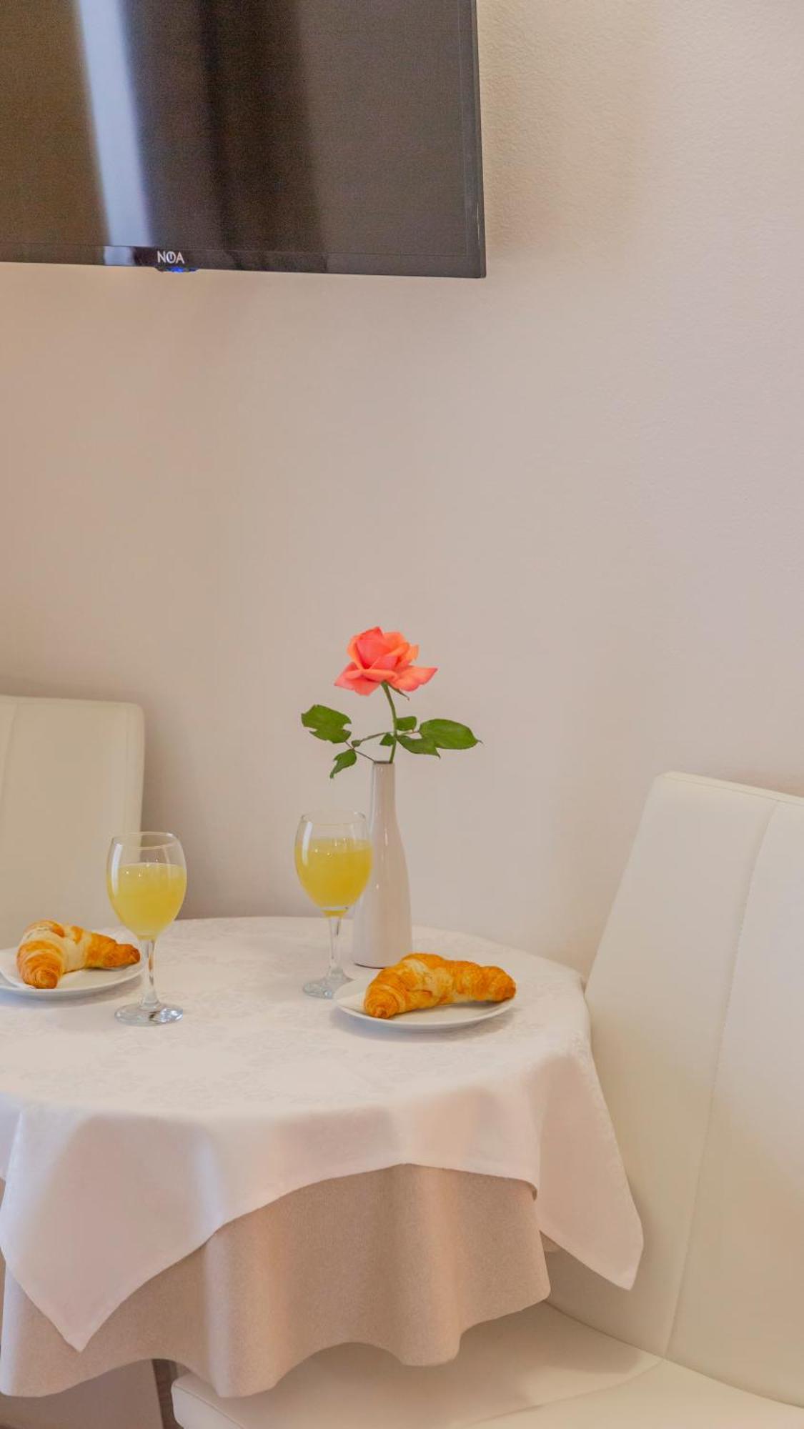 Baska Voda Apartments - Steps From The Beach, Free Parking, Central Location 외부 사진