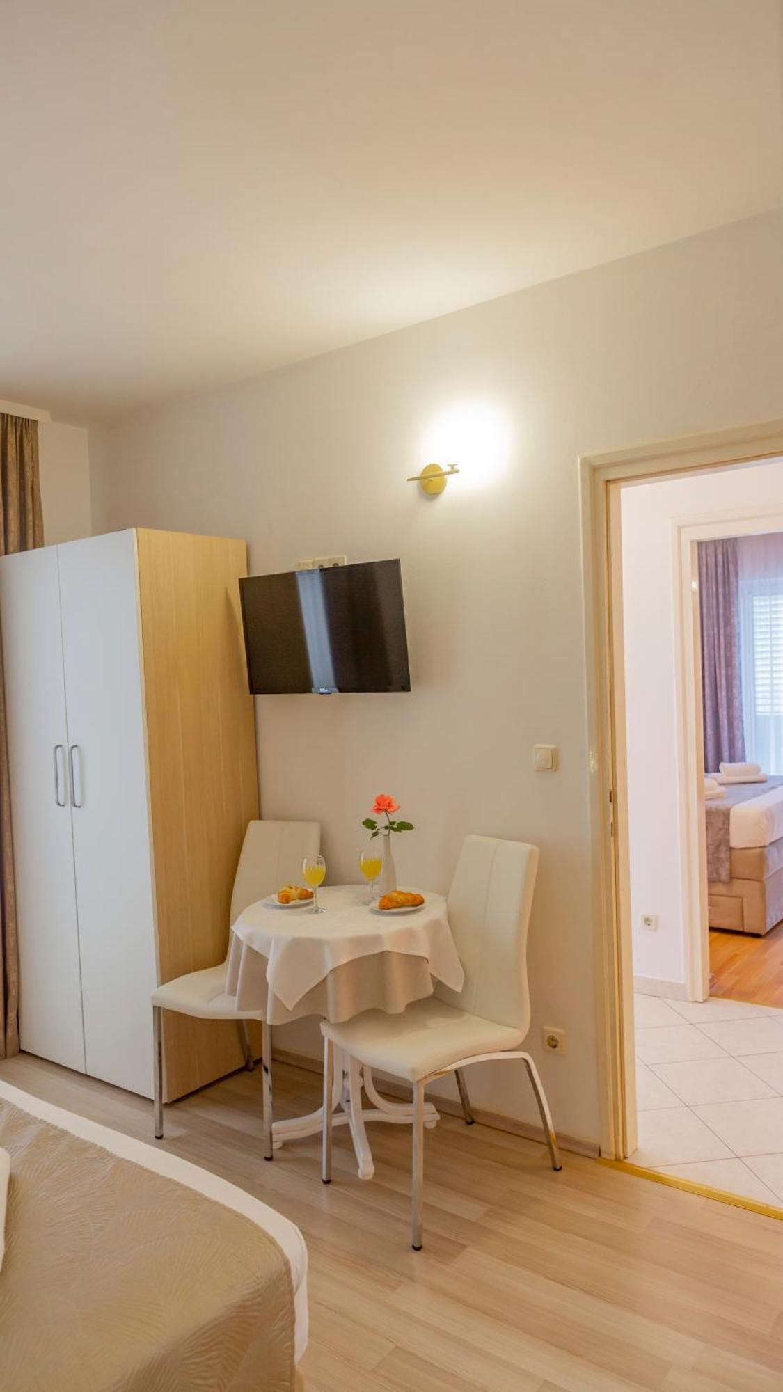 Baska Voda Apartments - Steps From The Beach, Free Parking, Central Location 외부 사진