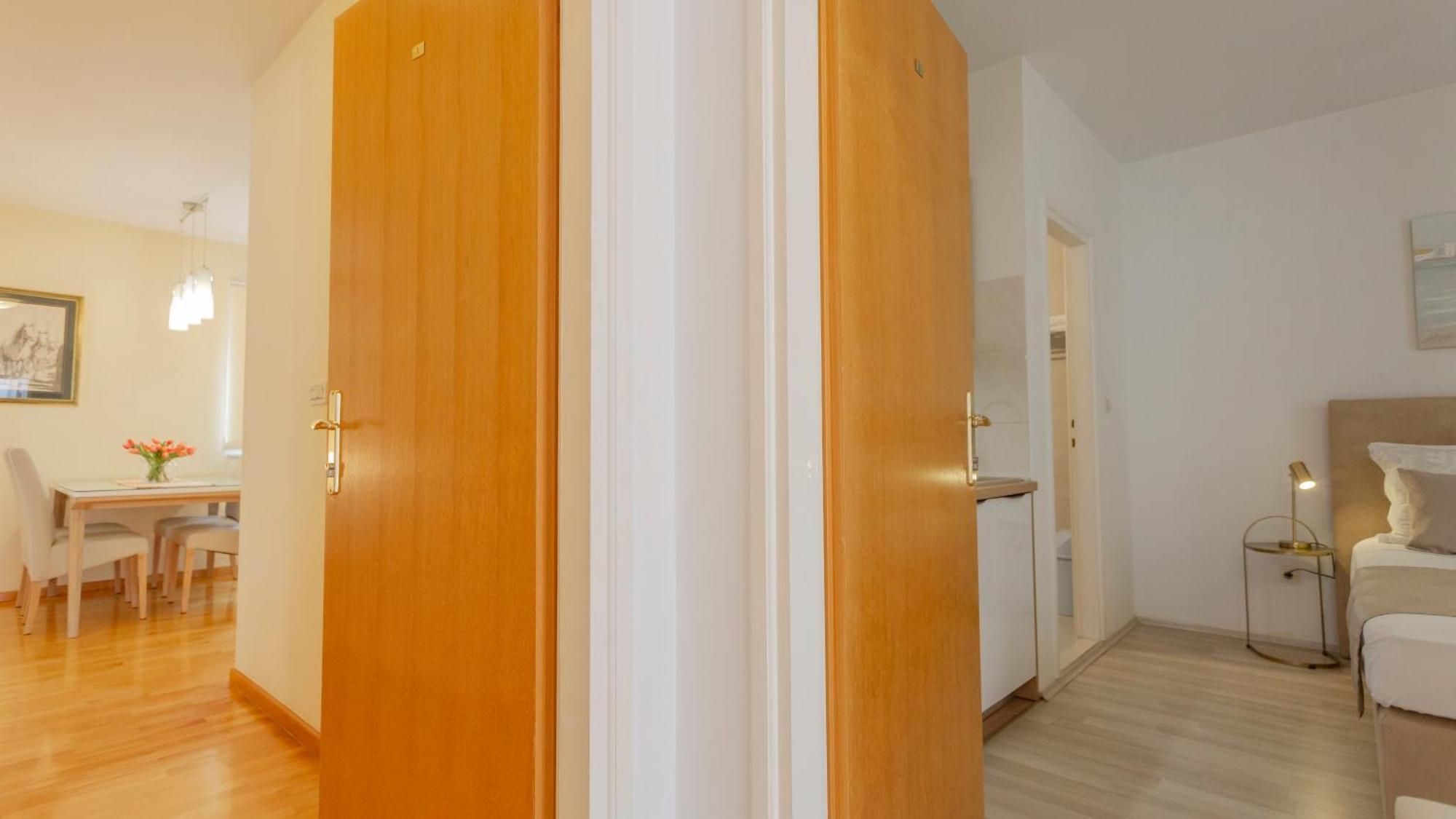 Baska Voda Apartments - Steps From The Beach, Free Parking, Central Location 외부 사진